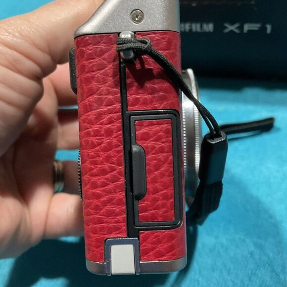 Fujifilm XF1 12.0MP Compact Digital Camera For Parts/Repair - Picture 9 of 10